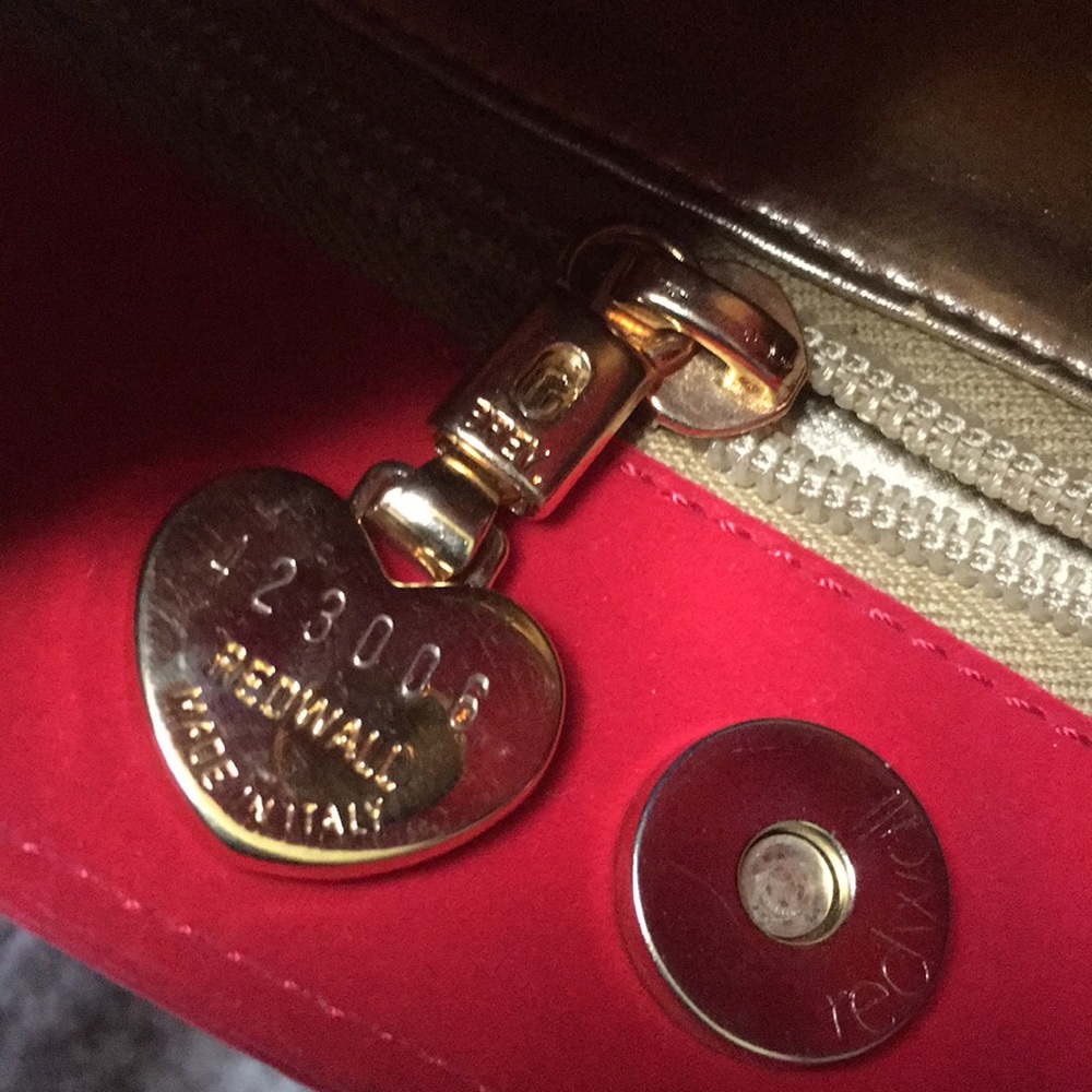 Moschino Redwall Purse - Picture 8 of 9
